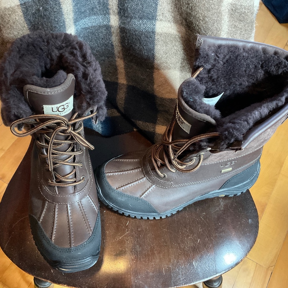 Ugg Adirondack Boots size 8 NWT Brown